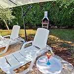 Beautiful For Two With A Pool 公寓式酒店 罗维尼村