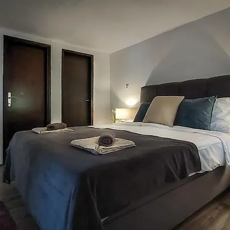 Beautiful For Two With A Pool