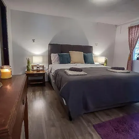 Beautiful For Two With A Pool アパートホテル ロヴィンスコ・セロ