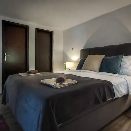 アパートホテル Beautiful For Two With A Pool ロヴィンスコ・セロ