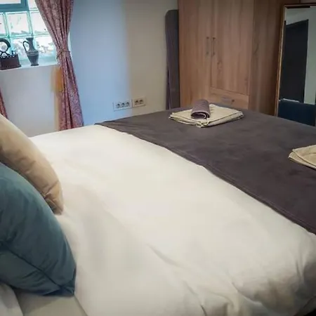 Beautiful For Two With A Pool ロヴィンスコ・セロ