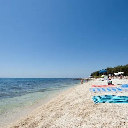 アパートホテル Beautiful For Two With A Pool ロヴィンスコ・セロ