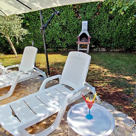 Beautiful For Two With A Pool アパートホテル ロヴィンスコ・セロ