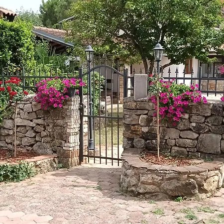 Beautiful For Two With A Pool