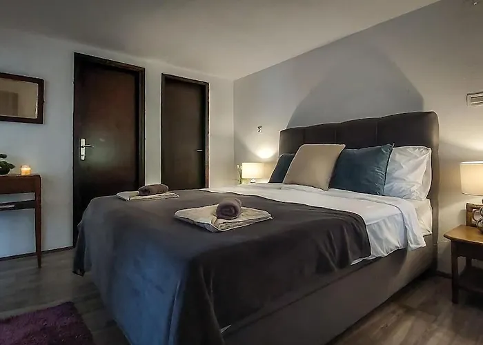 Beautiful For Two With A Pool