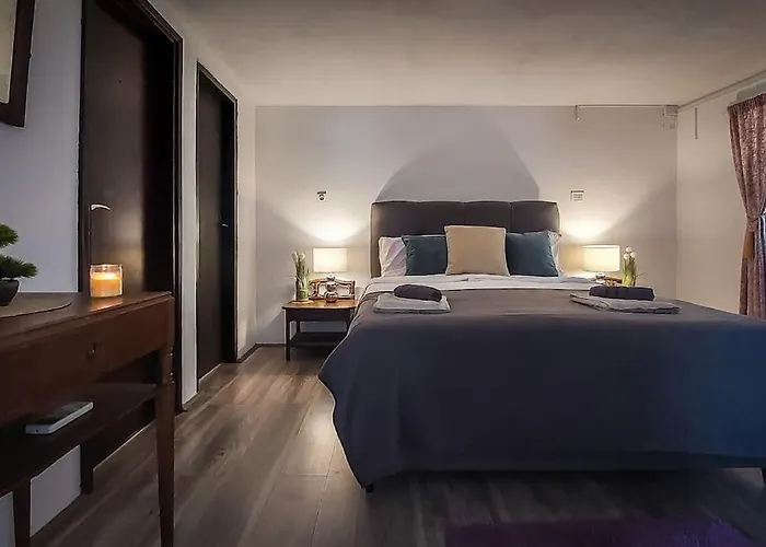 Beautiful For Two With A Pool