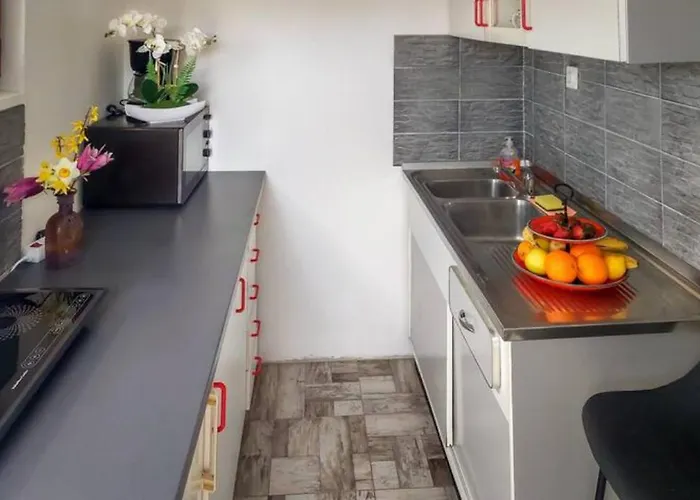 Beautiful For Two With A Pool