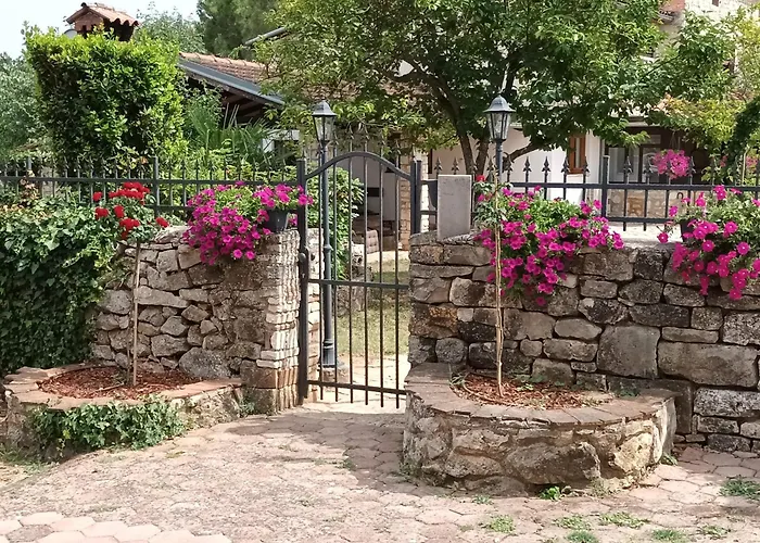 Beautiful For Two With A Pool